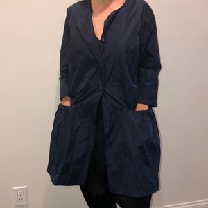 Rain coat bell bottom. Large pockets.